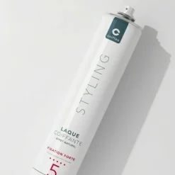 Laque Coiffante Fixation Forte – tenue durable, brillance naturelle / 500ml