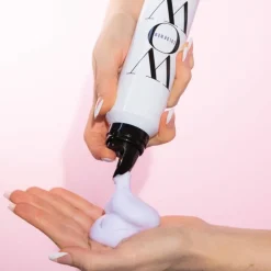 Mousse Color Control Purple – neutralise les tons jaunes, brillance, coiffage / 200ml
